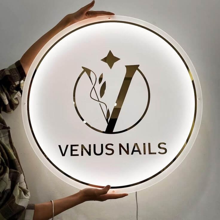 podświetlana plexi do salonu